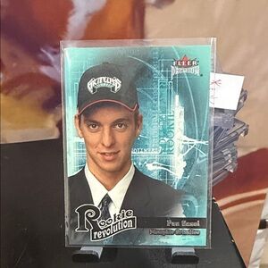 Fleer Premium Rookie Revolution Card - Pau Gasol - 01-02